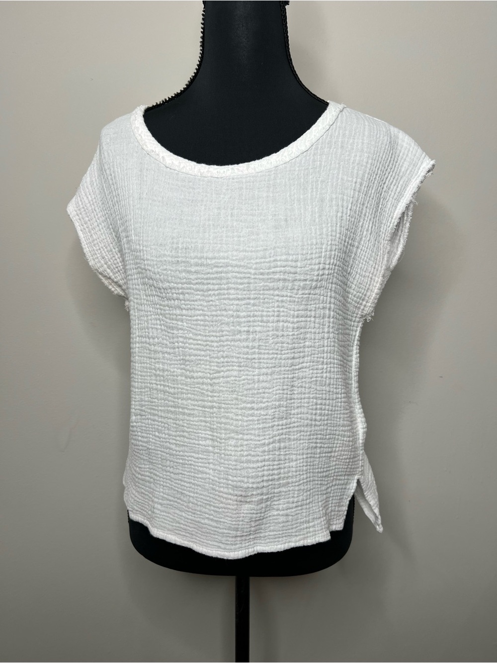 Philosophy Classic White Textured Cap-Sleeve Top Size Small